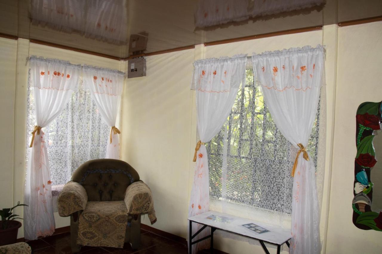 The Corner House Apartment Тортугеро Екстериор снимка