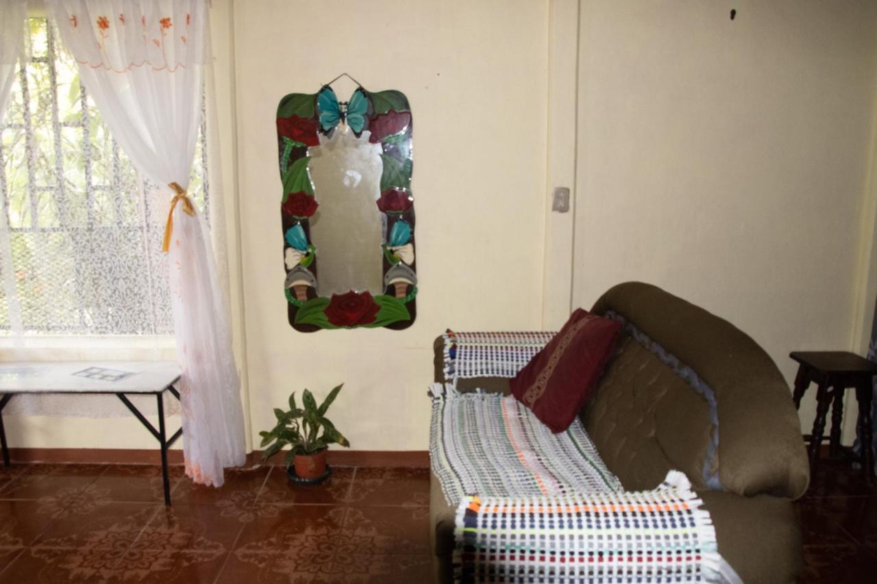 The Corner House Apartment Тортугеро Екстериор снимка