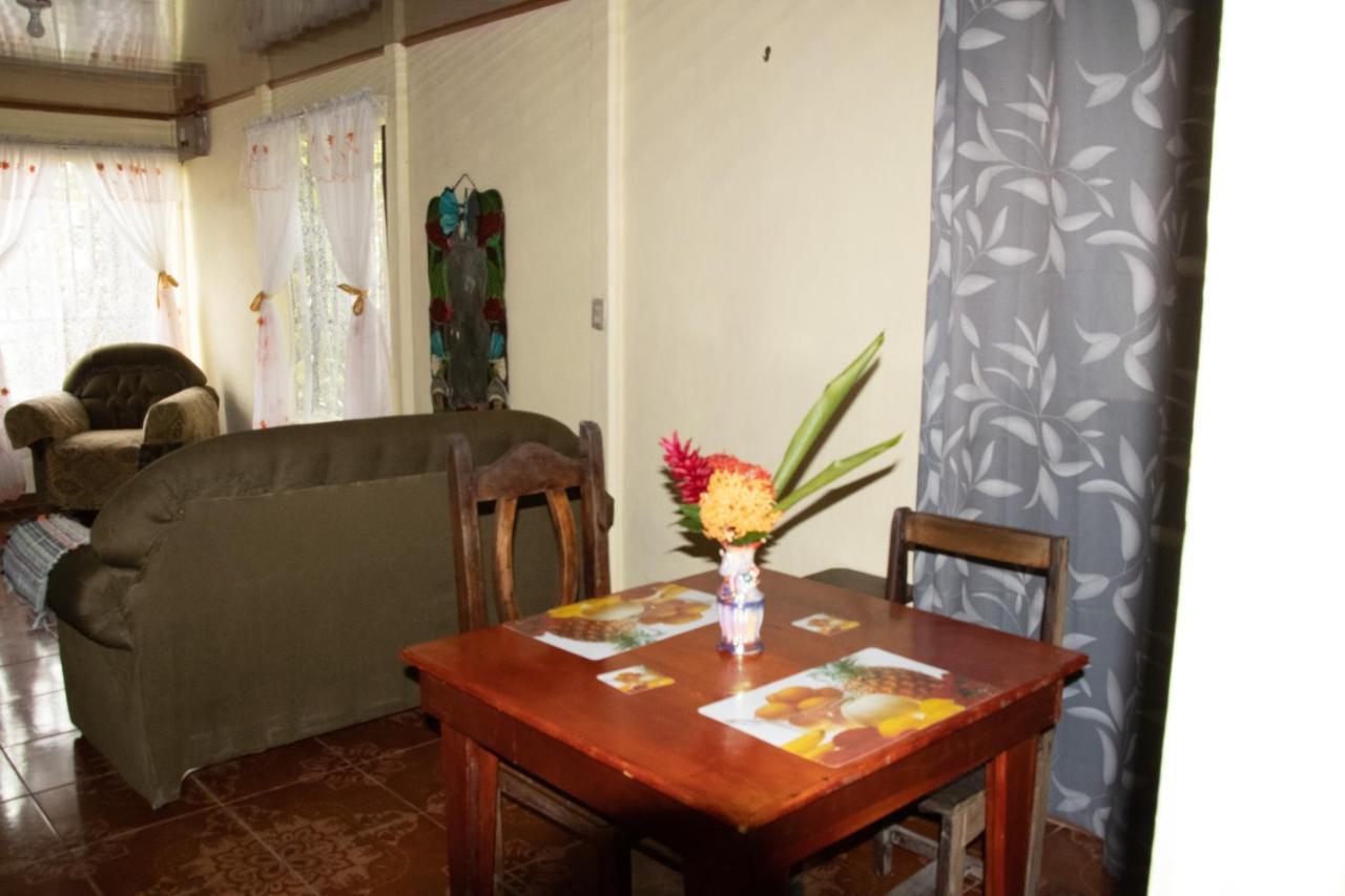 The Corner House Apartment Тортугеро Екстериор снимка
