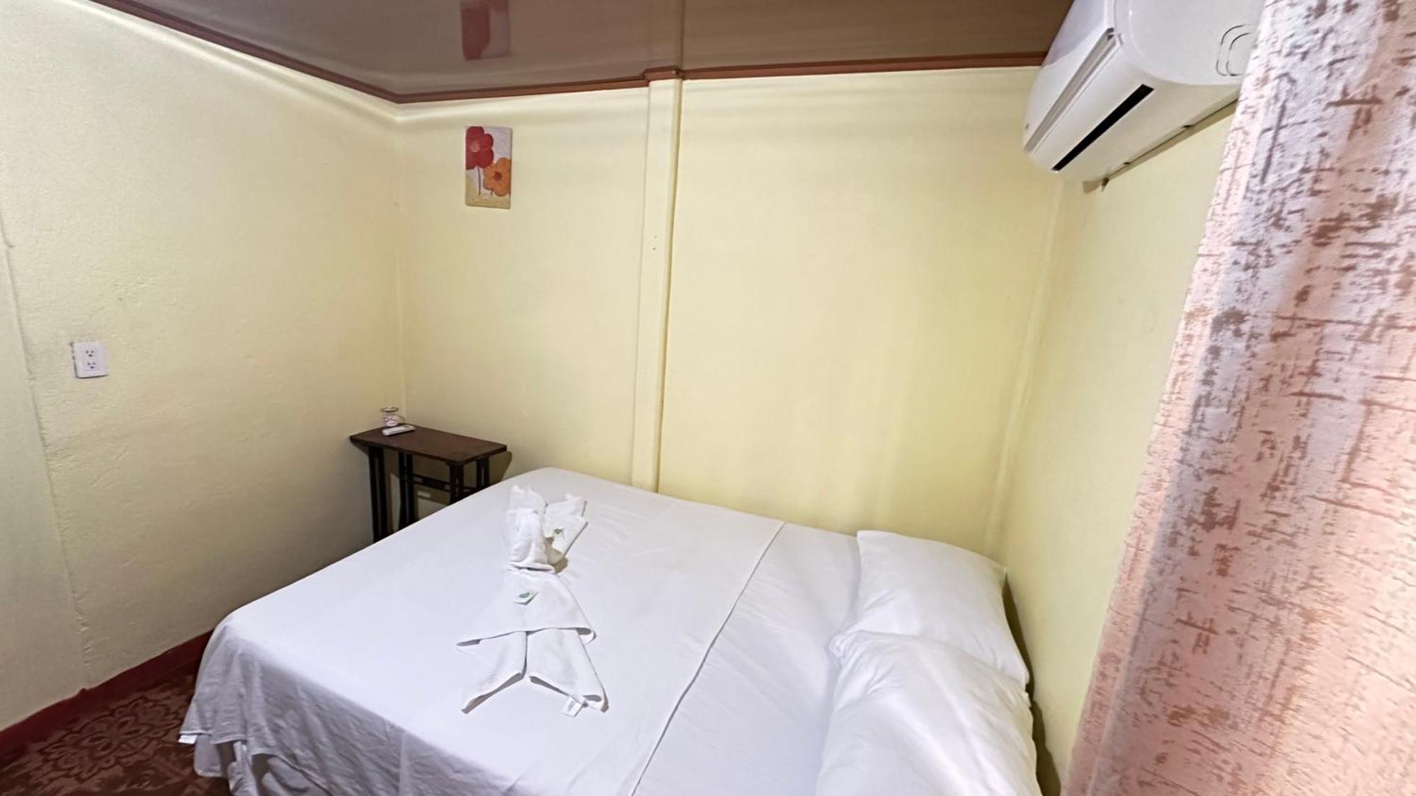 The Corner House Apartment Тортугеро Екстериор снимка