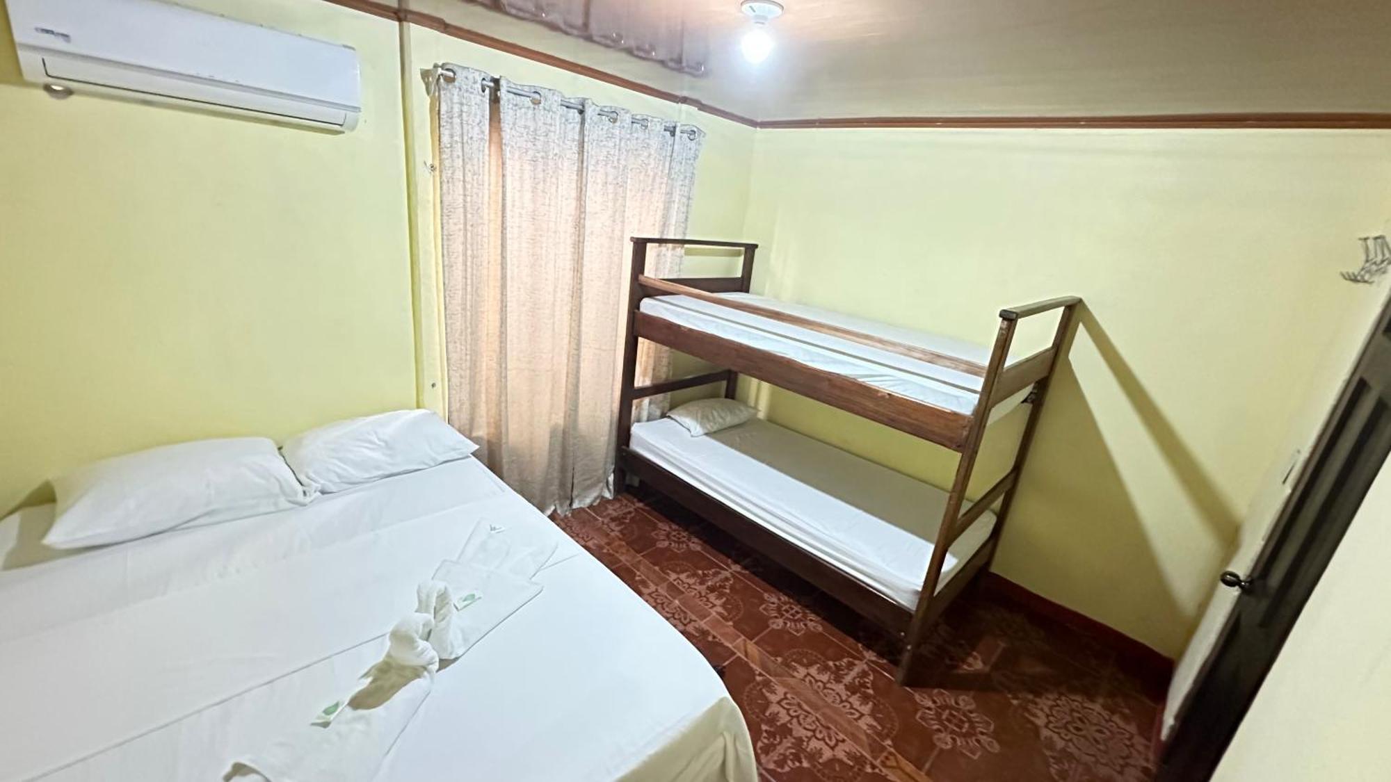The Corner House Apartment Тортугеро Екстериор снимка
