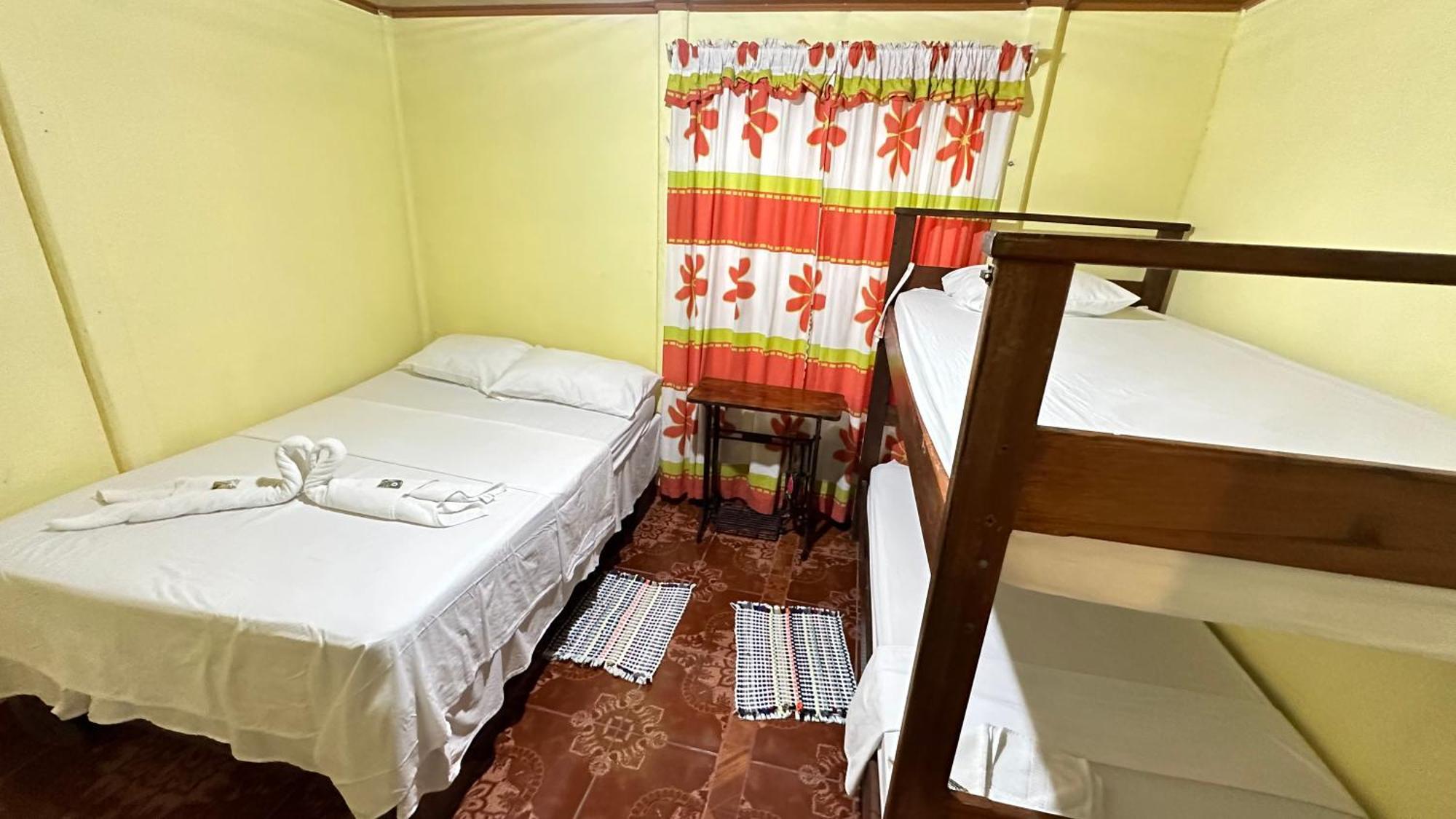 The Corner House Apartment Тортугеро Екстериор снимка