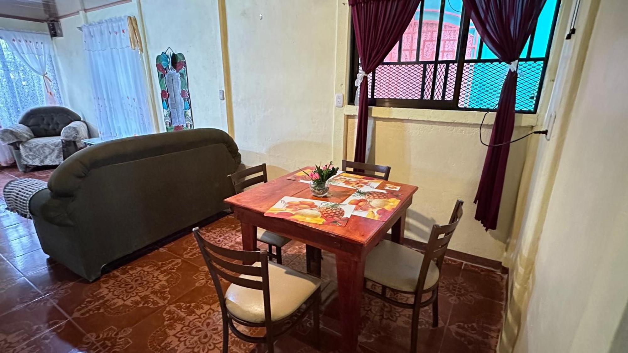 The Corner House Apartment Тортугеро Екстериор снимка